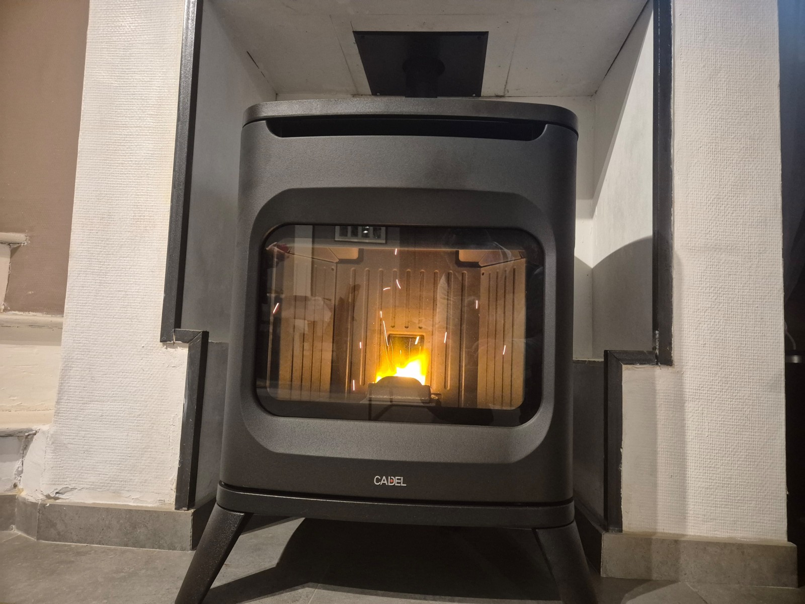 Vente et installation d’un magnifique poêle à granulés CADEL HUBLOT à Duclair entre Canteleu et Caudebec-en-Caux. 