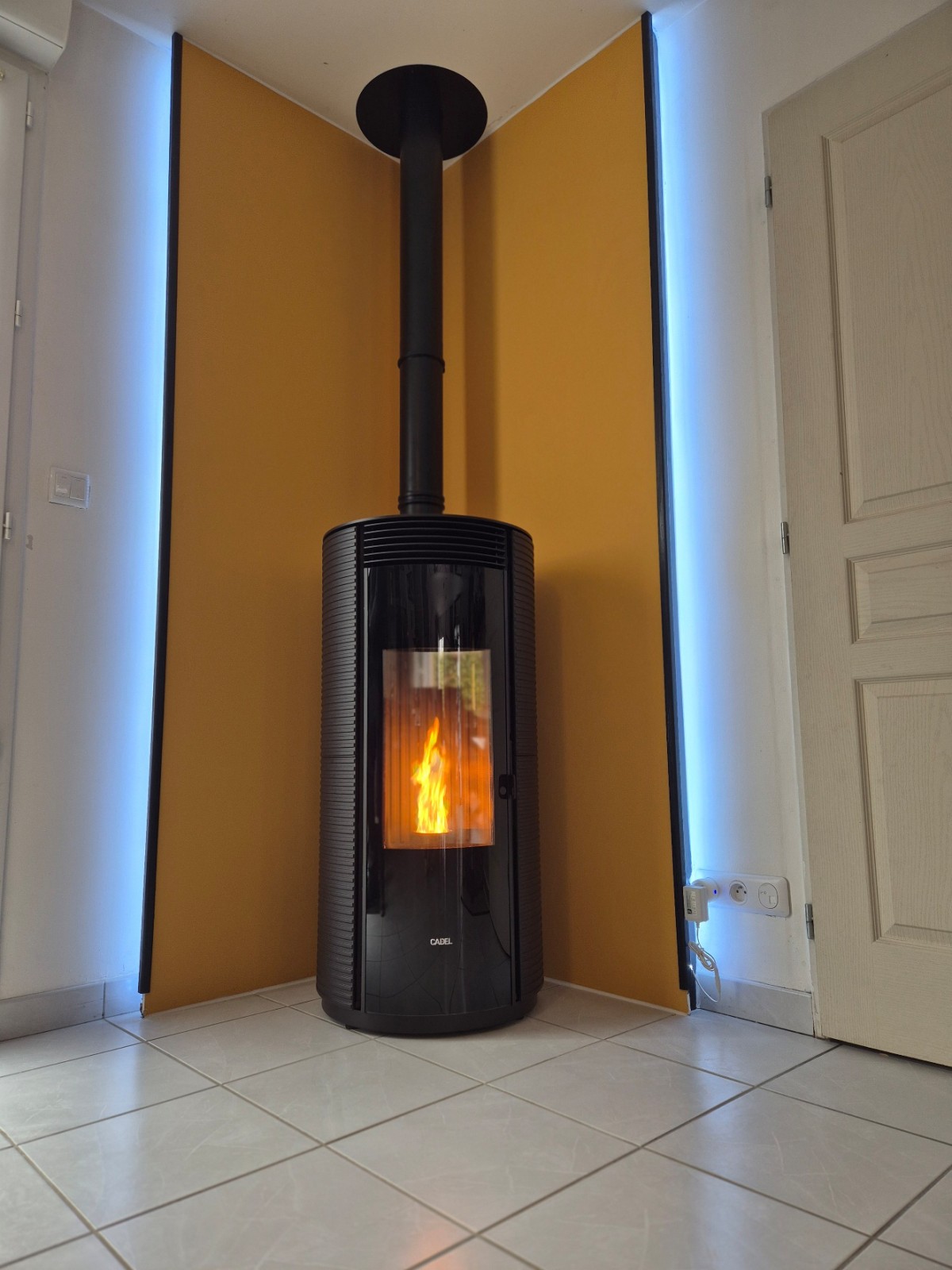 vente et installation d’un poêle à granulés dernière génération Cadel Spin Plus twin-up fonte noire dans la commune de Corneville-sur-risle près de Pont-Audemer .