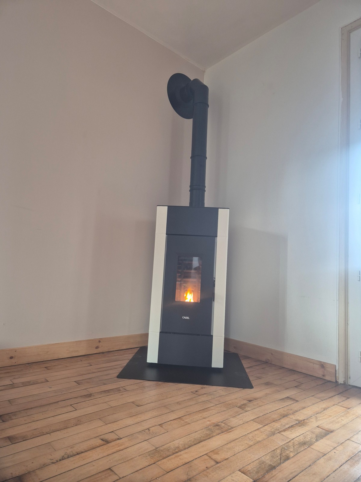 Vente et installation d’un poêle à granulés CADEL CRISTAL 9kw wifi intégré à Brionne à côté de Bernay et Pont-Audemer !