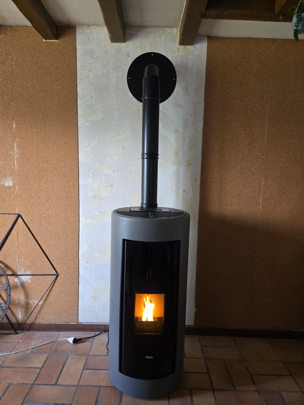 Vente et installation d’un poêle à granulés Cadel modèle Shell appareil étanche flamme verte 7 étoiles sur Jumièges près de Barentin 76