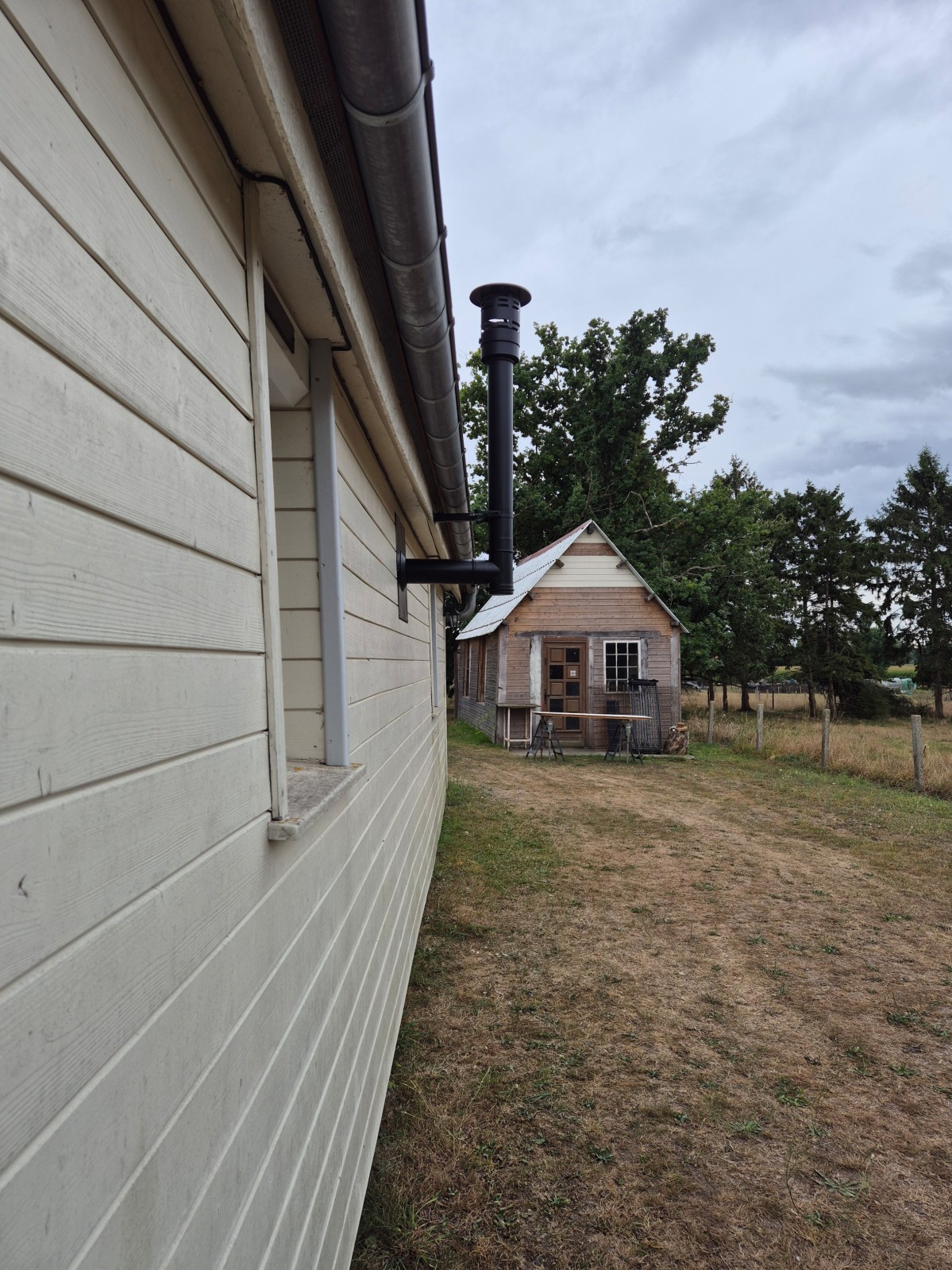 Vente et installation d’un poêle à granulés CADEL CRISTAL 7kw blanc à Vatteville-la-rue entre Yvetot et Bourg-Achard.