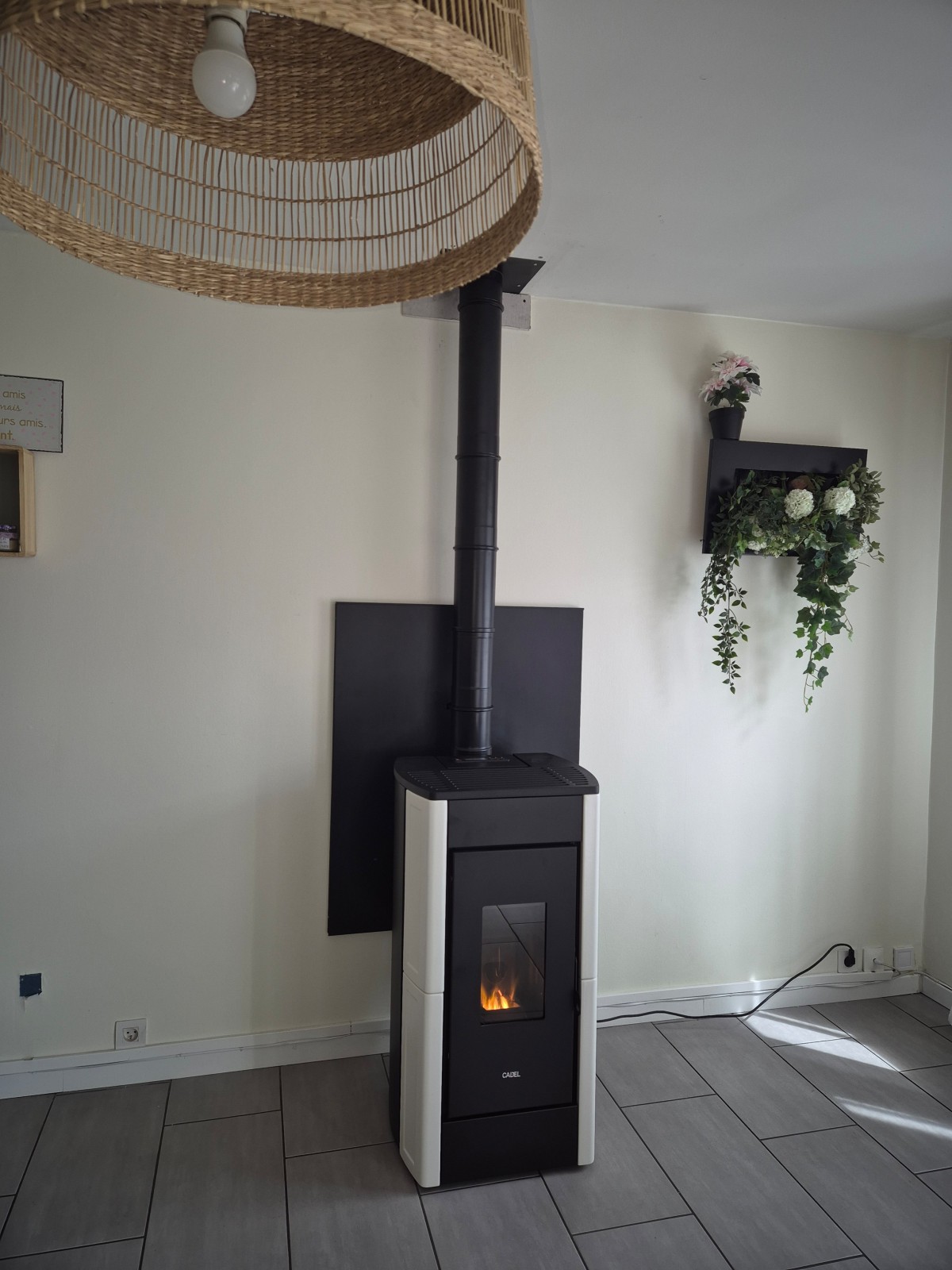 VENTE ET INSTALLATION D’UN POÊLE À GRANULÉS CADEL PERLA CÉRAMIQUE À LE TRAIT PRÈS DE YVETOT