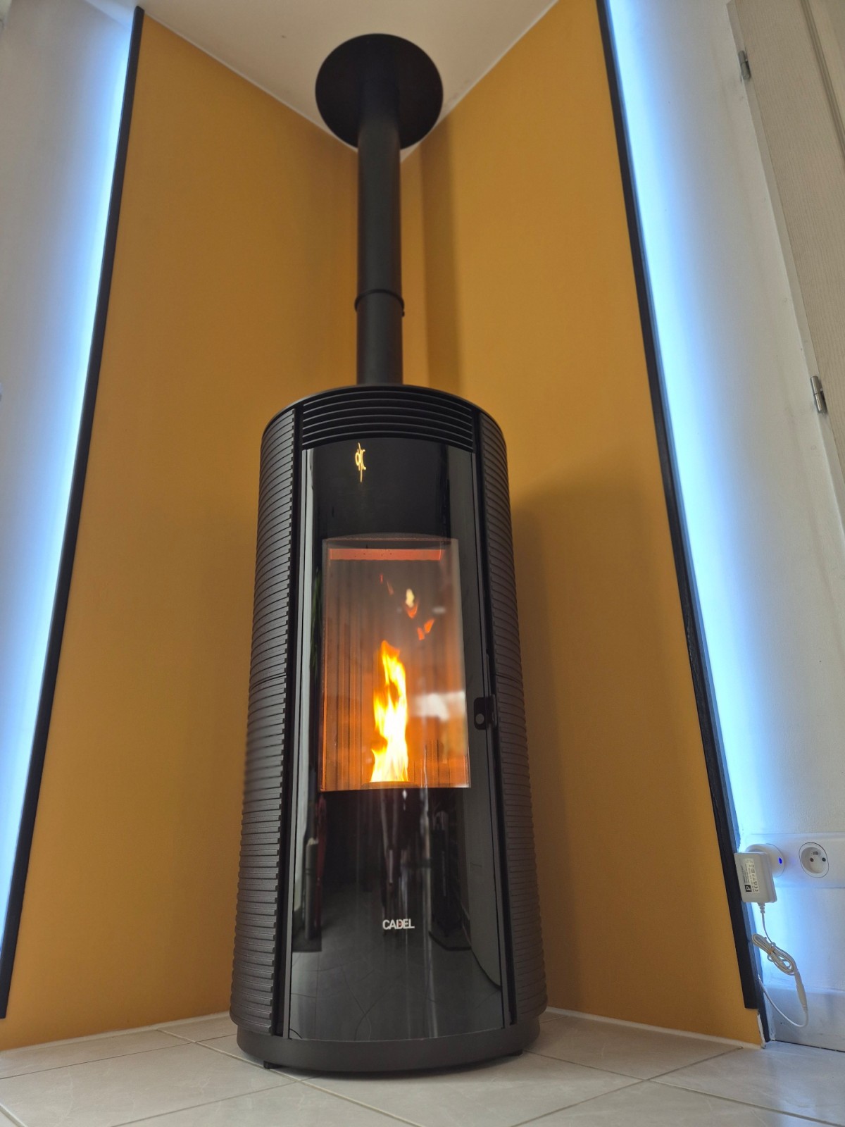 vente et installation d’un poêle à granulés dernière génération Cadel Spin Plus twin-up fonte noire dans la commune de Corneville-sur-risle près de Pont-Audemer .