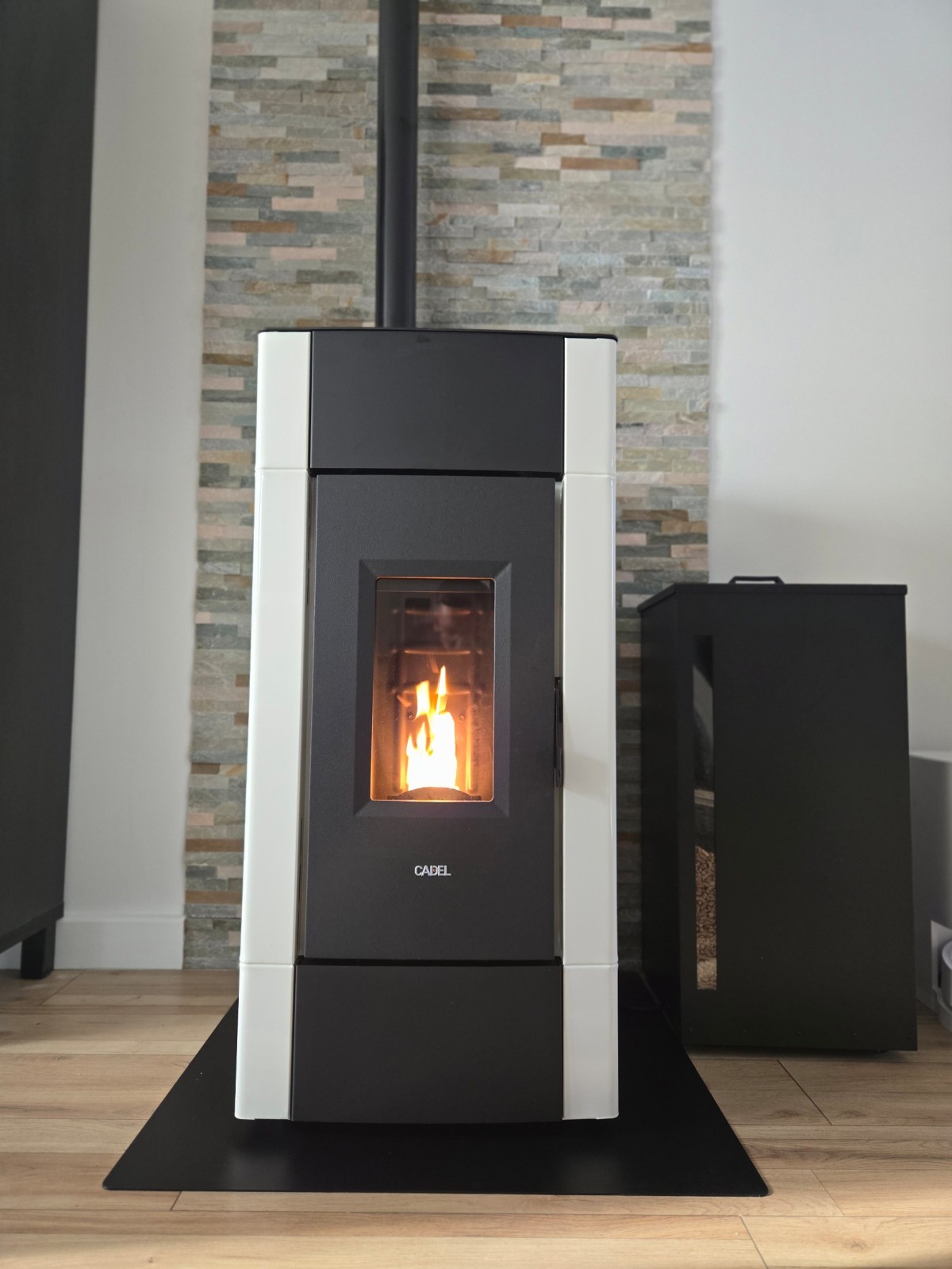 L’entreprise Écaux-chauff vous présente l’installation d’un poêle à granulés de la marque Cadel à Ourville en Caux près Yvetot 76 !