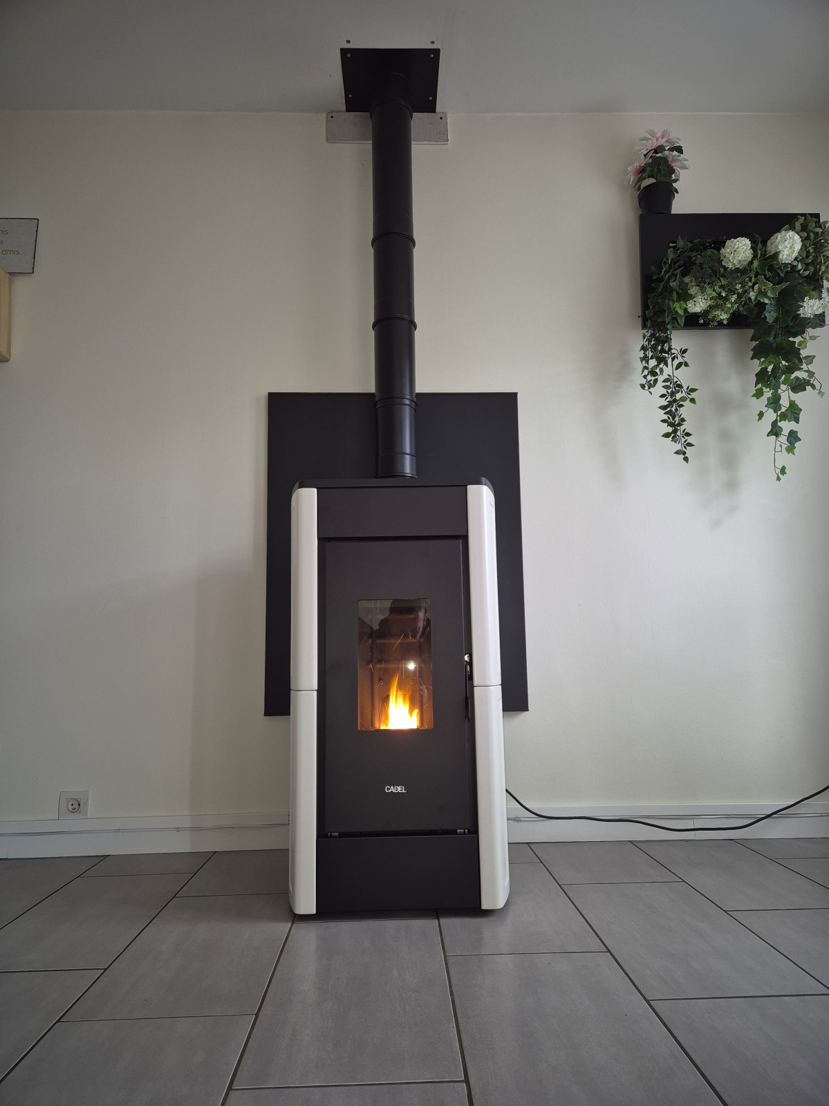 VENTE ET INSTALLATION D’UN POÊLE À GRANULÉS CADEL PERLA CÉRAMIQUE À LE TRAIT PRÈS DE YVETOT