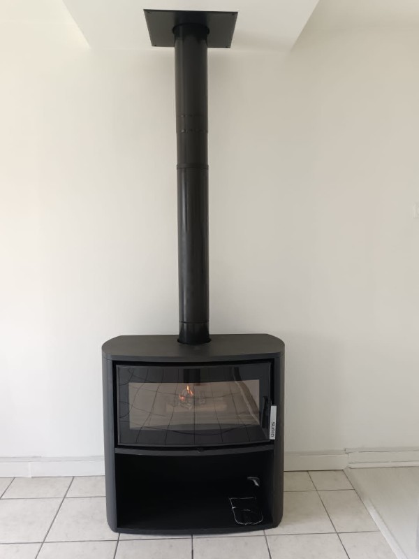 Vente et installation d’un poêle à bois SUPRA LASLO BÛCHER à PAVILLY entre ROUEN et YVETOT 76.