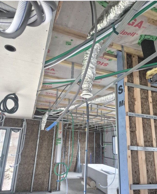 Vente et installation d’un poêle à granulés CADEL MITHOS 14KW wifi intégré canalisable à BOURNEVILLE-SAINTE-CROIX à côté de PONT-AUDEMER et BOURG-ACHARD