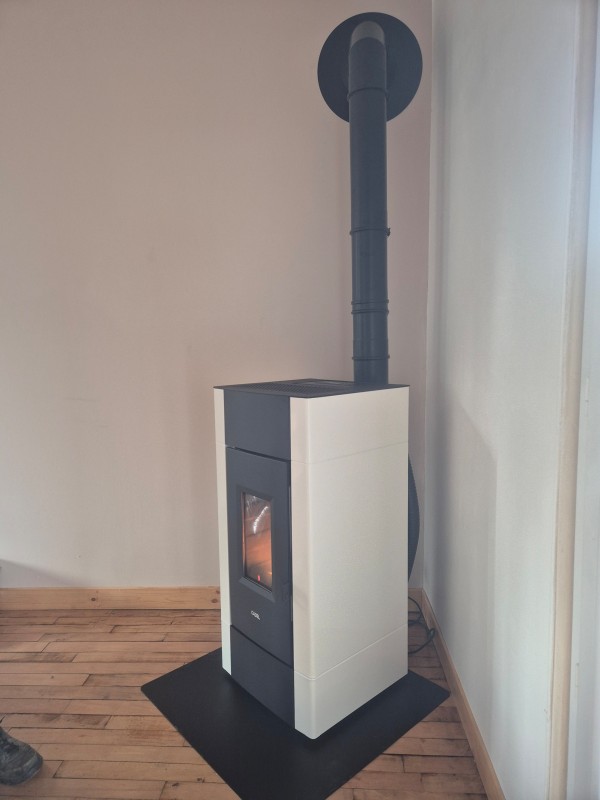 Vente et installation d’un poêle à granulés CADEL CRISTAL 9kw wifi intégré à Brionne à côté de Bernay et Pont-Audemer !