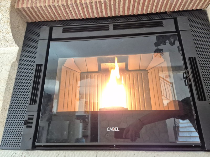 VENTE ET INSTALLATION D’UN INSERT À GRANULÉS CADEL ZEFIRO 9KW À LES TROIS PIERRE ENTRE LE HAVRE ET YVETOT