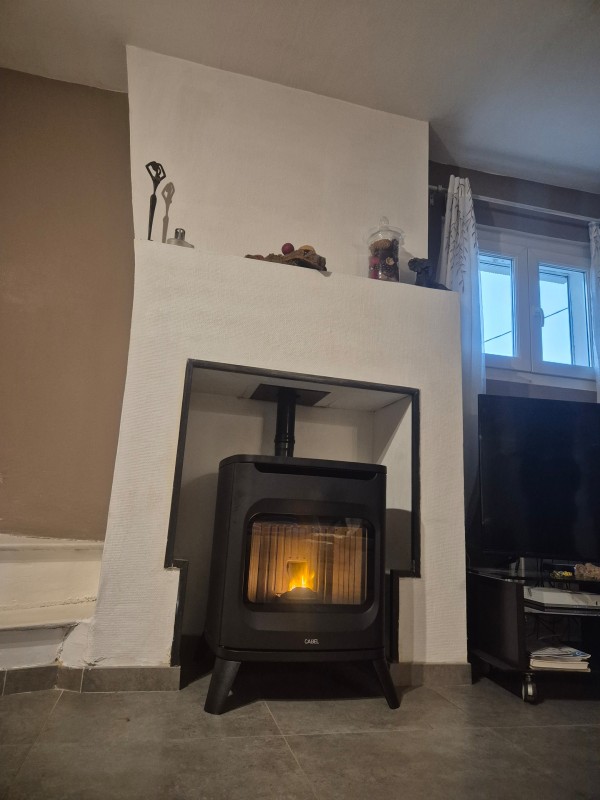 Vente et installation d’un magnifique poêle à granulés CADEL HUBLOT à Duclair entre Canteleu et Caudebec-en-Caux. 