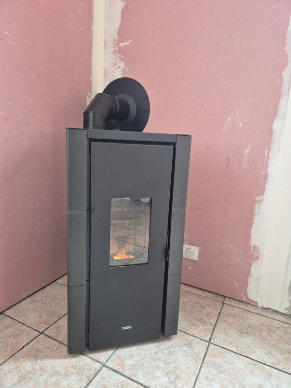 Vente et installation d’un poêle à granulés CADEL CRISTAL 7kw anthracite à Le Trait entre Yvetot et Rouen.
