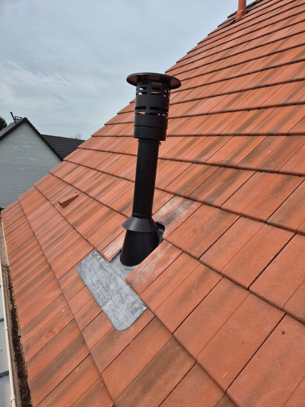 vente et installation d’un poêle à granulés dernière génération Cadel Spin Plus twin-up fonte noire dans la commune de Corneville-sur-risle près de Pont-Audemer .