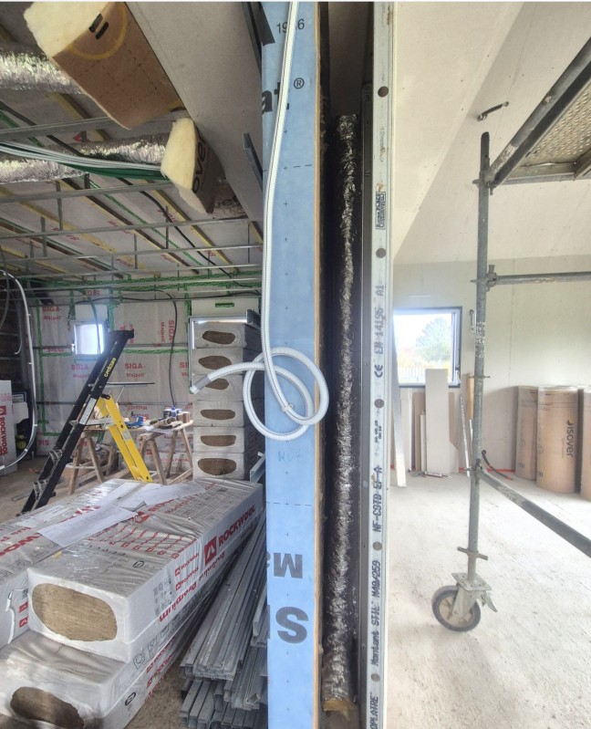 Vente et installation d’un poêle à granulés CADEL MITHOS 14KW wifi intégré canalisable à BOURNEVILLE-SAINTE-CROIX à côté de PONT-AUDEMER et BOURG-ACHARD