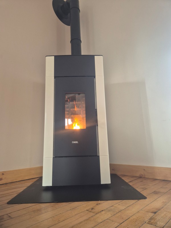 Vente et installation d’un poêle à granulés CADEL CRISTAL 9kw wifi intégré à Brionne à côté de Bernay et Pont-Audemer !