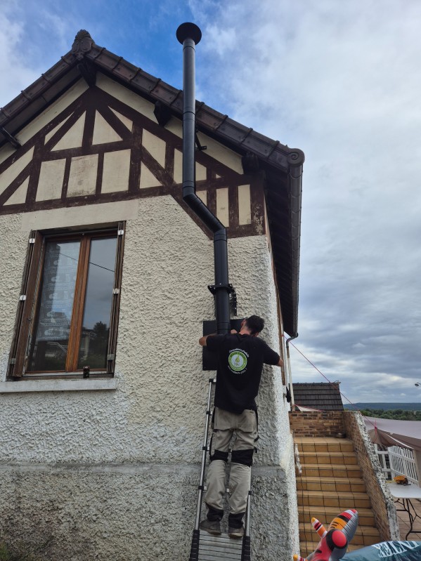 Vente et installation d’un poêle à granulés CADEL CRISTAL 7kw anthracite à Le Trait entre Yvetot et Rouen.