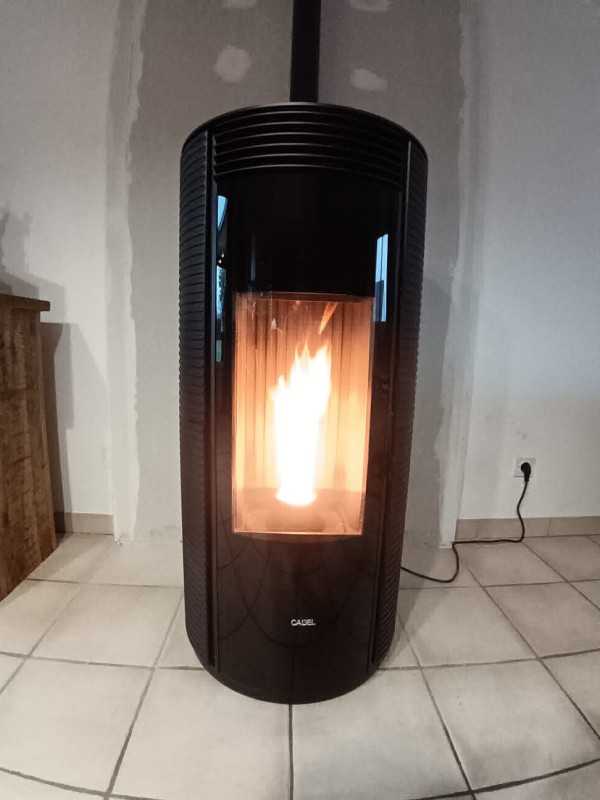 Vente et installation d’un poêle à granulés CADEL SPIN PLUS GHISA à Vatteville-la-rue entre Yvetot et Pont-Audemer.