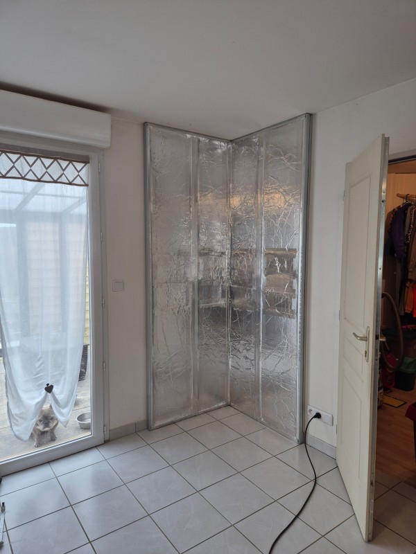 vente et installation d’un poêle à granulés dernière génération Cadel Spin Plus twin-up fonte noire dans la commune de Corneville-sur-risle près de Pont-Audemer .