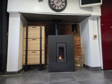 Ecaux-Chauff -  Installation professionnelle d'un poêle à bois de grand format compatible avec des bûches de 50 centimètres à Yvetot 76 proche de Barentin en Seine Maritime