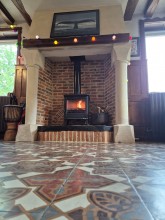 Ecaux-Chauff -  Pose d'un insert à bois moderne avec isolation du mur arrière près de Bourg-Achard dans l'Eure