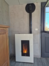 Ecaux-Chauff -  Mise en place d'un insert à granulés étanche avec sortie de fumée en zone 1 conforme aux normes DTU​ près de Bourg-Achard dans l'Eure